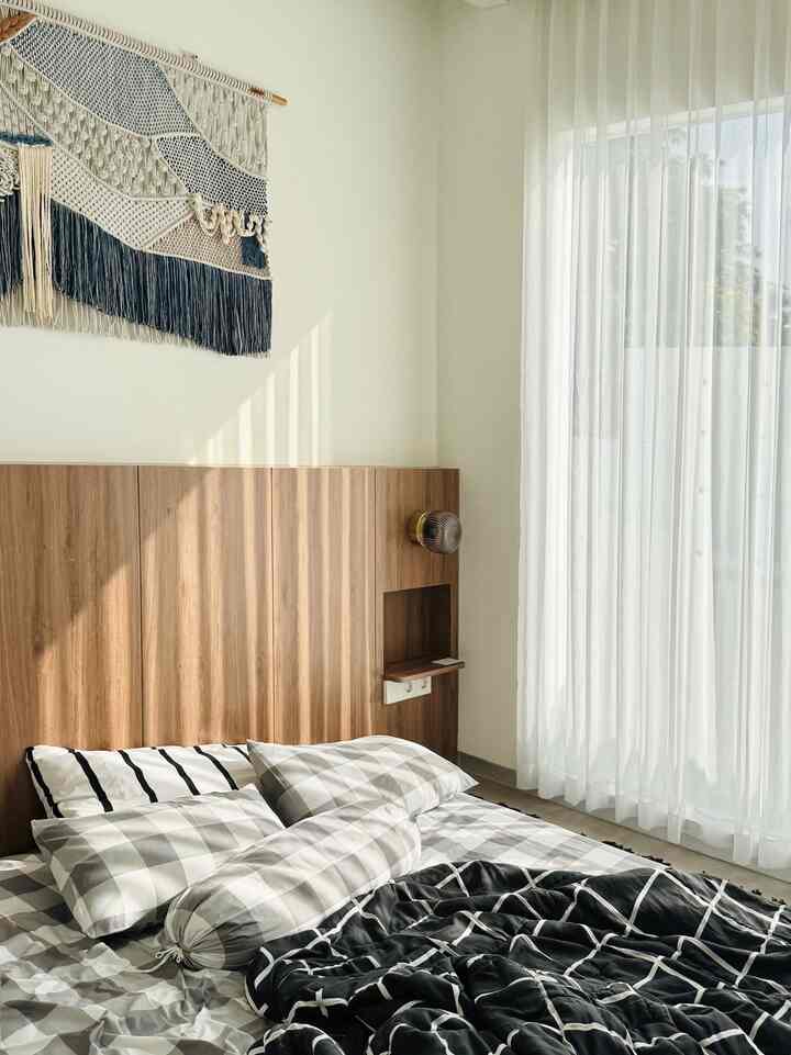 Ruangan yang selalu dapat cahaya berlimpah✨ masyaAllah.
#MyHouseInspiration #BedRoom #kamartidur #kasurtanpadipan