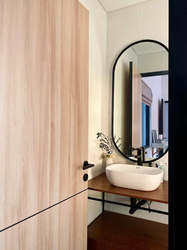 Another Aesthetic Bathroom ✨

Di rumah ini terdapat 2 toilet. Toilet ini berada di lantai mezzanine. Meski ukurannya tidak begitu luas, hanya 1,6 x 2,8 meter, namun tetap nyaman bagi kami.

Penggunaan material dan bathroom essentials yang tepat sangat mempengaruhi kondisi kamar mandi. Berikut material dan bathroom essentials yang kami gunakan :

1. Tempered glass 10 mm sebagai sekat pemisah area kering dan area basah, sehingga kamar mandi tetap terlihat clean.
2. Keramik full ceiling pada dinding kamar mandi.
Tujuannya untuk mencegah adanya kerusakan dinding yang disebabkan oleh lembab dan juga kamar mandi lebih terlihat estetik.
3. Jendela mati dengan sticker sunblast yang cukup besar, membuat kamar mandi ini tetap dipenuhi sinar matahari. Sehingga bisa hemat listrik dan jauh dari lembab.
4. Kami memakai jenis granite yang matte di lantai kamar mandi, sehingga tidak licin saat terkena air dan less maintenance.
5. Exhaust ceiling ventilating fan dipasang untuk menghindari lembab dan mengurangi bau kamar mandi.
6. Cermin yang cukup besar, 60 x 120 cm, membuat kesan luas untuk kamar mandi ini
7. Kami memilih bathroom essentials mostly berwarna hitam agar kesan minimalis dan estetik lebih terasa di kamar mandi ini.

Semoga menginspirasi ya ✨

#MyHouseInspiration #MaterialKamarMandi #KamarMandi #InspirasiKamarMandi #TipsKamarMandi #KamarMandiMinimalis #KamarMandiImpian #InspirasiToiletMinimalis #LantaiKamarMandi #KeramikKamarMandi