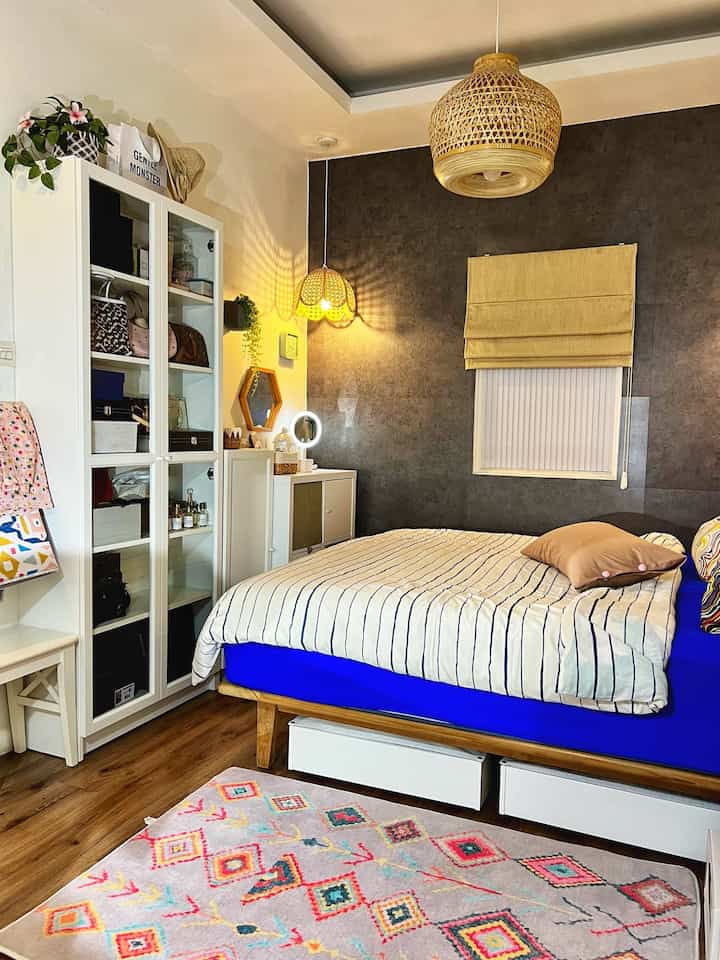 Posting beberapa ruangan untuk ikutan Chalange dari @ohouseindonesia #myhouseinspiration

#bedroom #ikea #karpet #permadani #lemarikaca #lemaridisplay #lampurotan #lampugantung #lemaripenyimpanan 