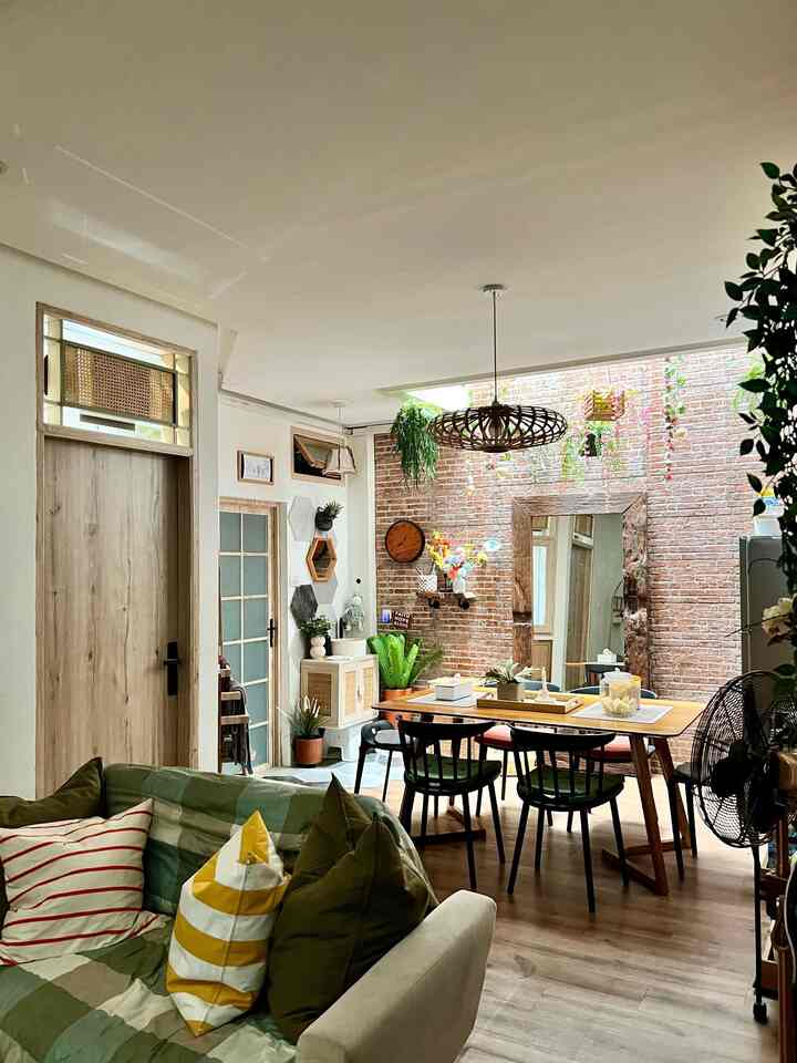 Posting yang ke-3 untuk Chalange dari @ohouseindonesia #MyHouseInspiration

#diningroom #kursimakan #kursiplastik #tudungsaji #alaskursi #lampugantungbambu #lampugantung #diningtableset