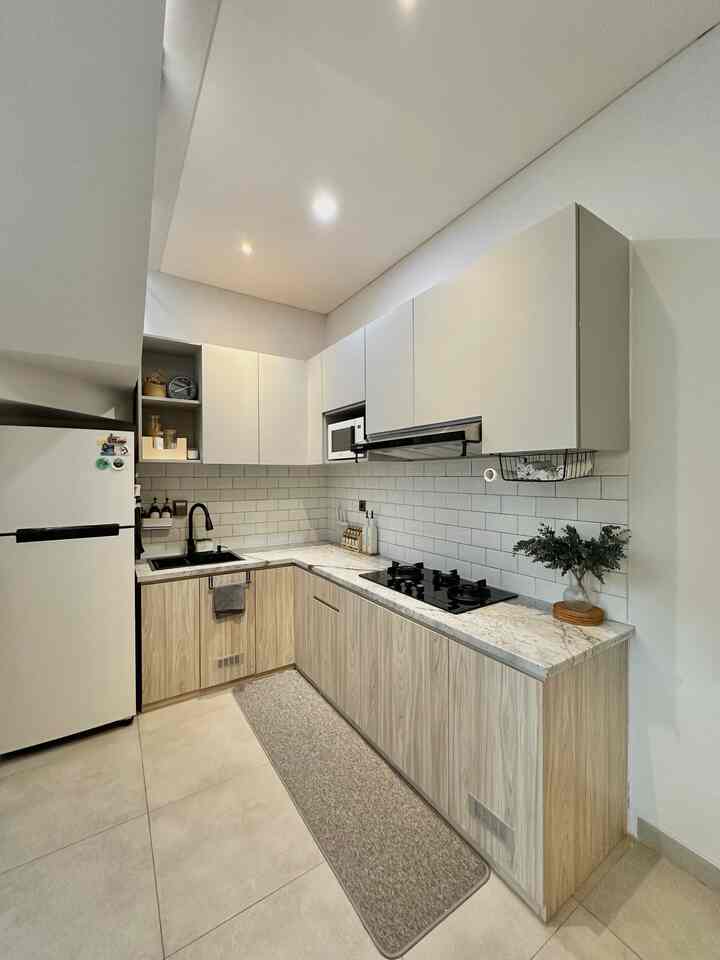 Kitchen and Dining Modern Industrial Styling ✨

Kitchen and dining room with an open plan concept, without partitions to make it more spacious and aesthetic combined with gray, wood and added artificial plant decorations to make it more lively and beautiful.

#table organizer
#Diningware
#Dining room inspiration
#kitchenanddining
#diningroominspo
#homestyling
#homedecor
#homestagram