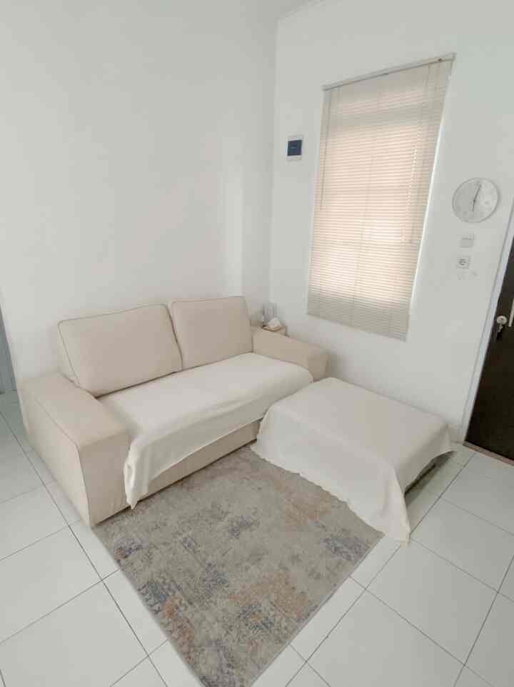 Style yang dipilih untuk rumah ini adalah Japandi —— Korean look. Warna terang seperti beige, white, wood mendominasi sebagian besar ruangan ini.

Karena rumahnya minimalis, pemilihan warna terang digunakan supaya rumah terlihat lebih luas. Semoga menginspirasi yeorobunnn✨

#livingroom #kivik #ikeahome #ikeastuff #thorgun #familyroom #rumahjapandi #japandi #koreanlook #rumahminimalis #rumahjapandi #rumahkorean 