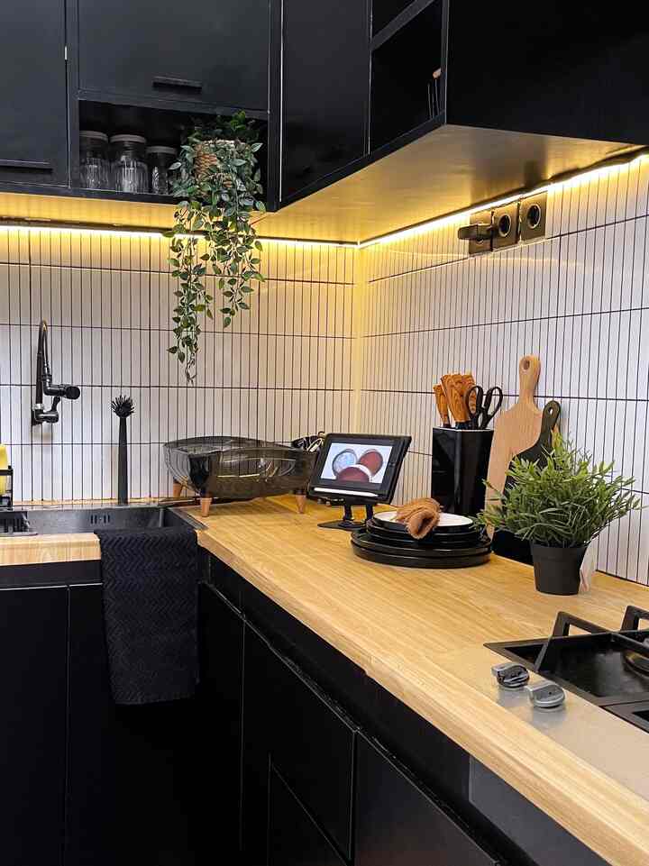 ➖ Small Kitchen Inspo

Hi, meet again with the Senggol Gang Kitchen. 🖤
Because our house is small and the space is limited, so we don't have a dining table, so usually the food is taken immediately after cooking and eaten in front of the TV 😁

Usually while waiting for the food to cook, I like to watch recipe videos or Korean dramas in the kitchen to make me happier.

For the selection of kitchen equipment, of course I always look for black details and a combination of wood to match the theme of my house.

Hopefully inspiring 🖤✨

#KitchenSet #KitchenSetMinimalis #KitchenKabinet #KnifeSet #DishDryer #PlateDrainer #GlassRack #StackablePlate #BeautifulPlate #MinimalistPlate #HookStoves #KitchenSink #EatingUtensils #DiningRoomInspiration
#MinimalistKitchen #BeautifulKitchenModel #ModernKitchen #BoldKitchen #MambaKitchen #SmallKitchen #GangSenggolKitchen #WarmandBoldKitchen #Warmandboldkitchen #BlackKitchenInspo #BlackKitchenInspiration #SmallKitchen #Warmandboldkitchen