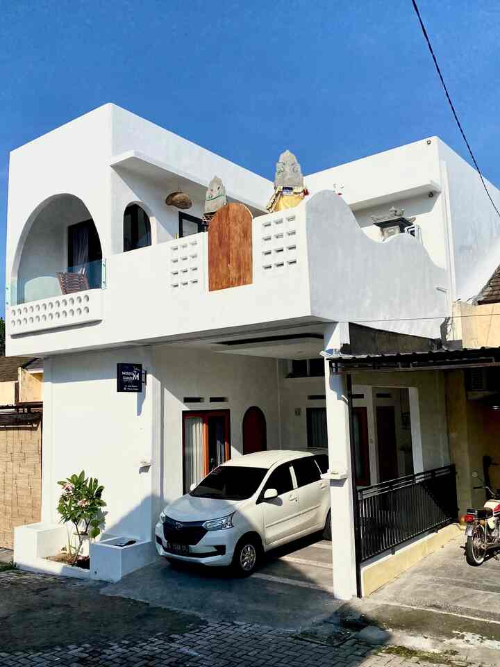 Fasad Rumah ala #Mediteranian yang identik dengan arch dan warna putih, simple minimalis dan terlihat clean.
Warna putih kami menggunakan cat briliant white dari duluxe yang watershield. Noda bisa hilang hanya dengan di lap saja, memudahkan untuk maintenence.
#RumahMinimalis
#CatRumah
#InspirasiFasad
#StyleFasad