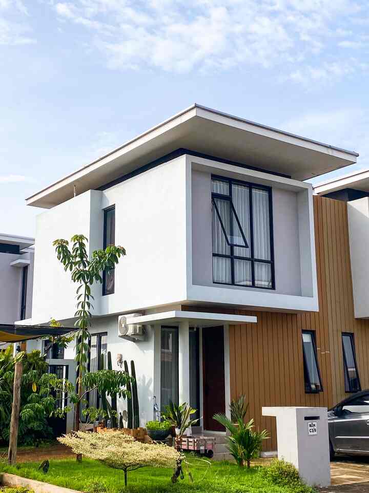 Keuntungan fasad di rumah hook

Karna rumah kami memiliki hook samping , jadi kami mendapat banyak keuntungan. Salah satu nya rumah kami mendapat sinar matahari pagi dari arah sampinh rumah dan matahari sore pada arah depan rumah. Ini membuat rumah kami memiliki limpahan sinar matahari dari 2 arah

Keuntungan lainnya adalah rumah kami dapat di lihat dari 3 sudut pandang , dari arah depan , samping dan belakang. 
Kelebihan tahan yang ada di hook samping kami untuk saat ini masih di fungsikan sebagai taman , area hijau pada rumah 

#cattembokfasad
#rumahminimalis
#fasadminimalis
#inspirasifasad
#stylefasad
#segehouse