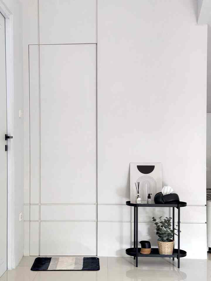 Ada 2 Kamar Mandi di Rumah ini
Di lt 1 dan 2
Karena rumah nya Open Space untuk lebih rapih Pintu kamar mandi lt 1 kita bikin custom pintu kamuflase menggunakan HRM yg dilapisi HPL

Sedangkan untuk Kamar Mandi Lt 2 kami menggunakan pintu PVC

Tidak banyak printilan di kamar mandi, karena tidak terlalu luas jadi biar terkesan clean 
Untuk Granit di Kamar mandi ini kami menggunakan Granit indogres

Semoga menginspirasi ya
.
#kamarmandiminimalis
#inspirasikamarmandi
#granitindogres
#showerbrezioblack
#closetgermanybrilliantblack
#pintukamsrmandi
#keramikkamarmandi
