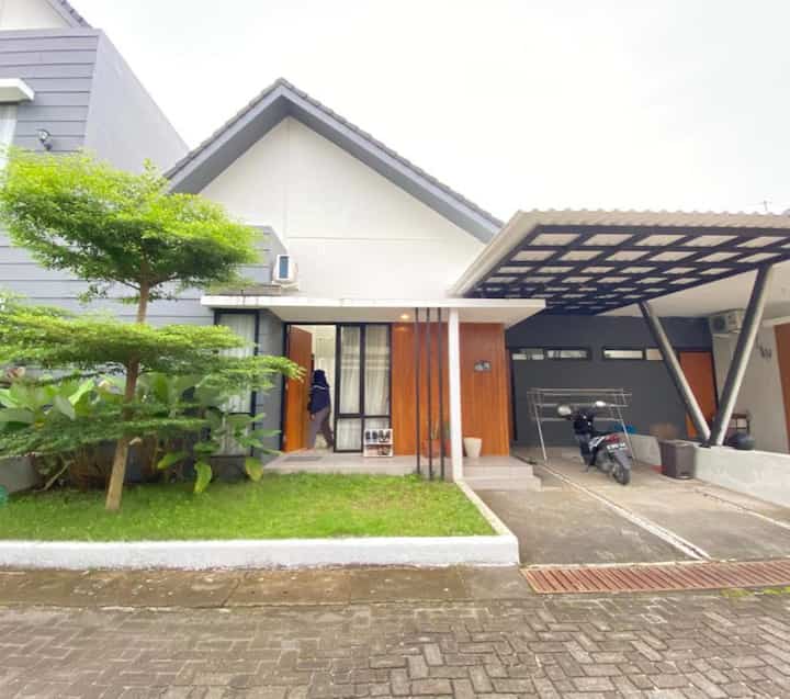 Fasad rumah Japandi ✨

Ini adalah fasad rumah kami dengan atap berbentuk pelana. Dari awal kami memilih membeli rumah disini karena desainnya minimalis dan sangat cantik. Aksen eskterior terdapat Conwood & GRC Plank yang membuat pop up fasad.

#Conwood #KanopiuPVC #InspirasiFasad #StyleFasad 
