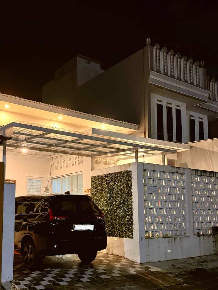 Fasad Minimalis dan Sederhana

Untuk rumah 1 Lantai kami terbilang Fasad ini sangat sederhana, dari pemilihan model, warna cat yg serba putih dan atap carport transparan dan tanpa pagar, pemilihan model kami sesuaikan dengan budget yang ada saat membangun rumah, simple dan low budget.

#AtapSpandekTransparan #KeramikMotifKotak #TanamanDindingTiruan #InspirasiFasad #StyleFasad