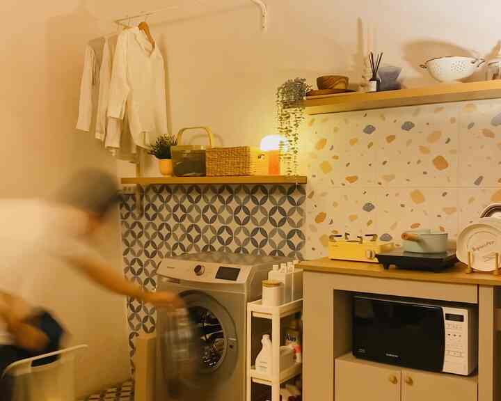 Menghidupkan area laundry room agar lebih berestetika berkat keramik/tegel bermotif roman  

Motif roman ini biasa ditemukan pada lantai rumah nenek

Selain dipakai untuk area lantai laundry room juga kami gunakan untuk area dinding agar tonenya sama 👌🏻

#KeramikLaundryRoom #KeramikDinding #DindingLaundryRoom #AmbalanEstetik #LampuEstetik #KeranjangLaundryRoom #LaundryRoomBohemian #InspirasiLaundryRoom
