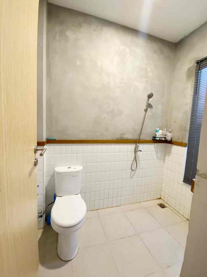 Kamar mandi simple yang isinya memang sesuai kebutuhan aja. Masih sama seperti konsep rumah kmi industrual modern ya 🫶
#Keramikkamarmandi #PintuKamarMandi #KamarMandiIndustrial #InspirasiKamarMandi