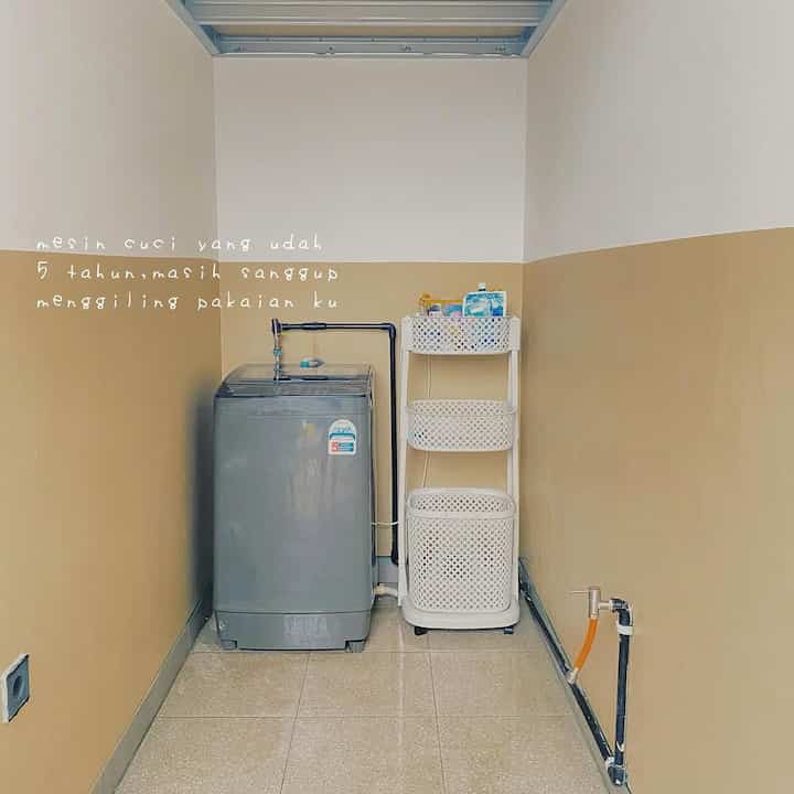 laundry room mini ini,di atasnya ada mezzanine. 
yang tadinya mau sekalin tempat jemur,tapi ga jadi. karena kalo jemur diluar keliatan orang🥹

#laundryroom #laundry #laundryarea #minilaundry #tempatcuci
