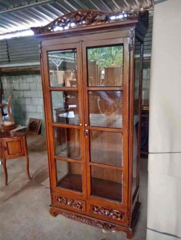 Lemari Kaca Palembang Ukir Jepara