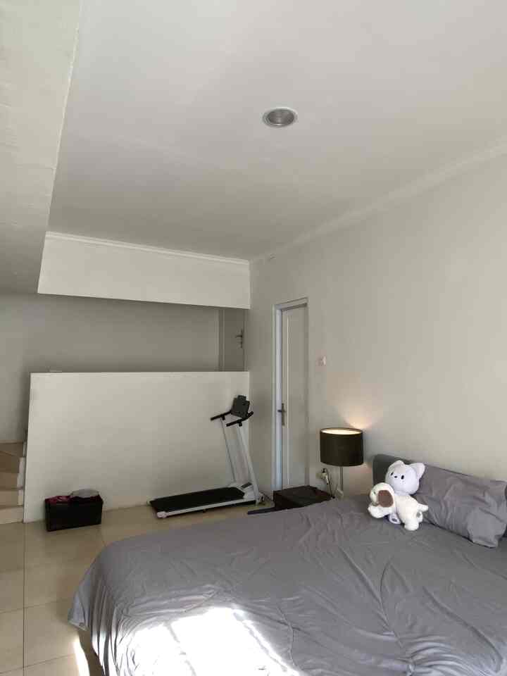 gimana jadinya kalau punya ruang terbatas dan harus menjadikan satu ruang jadi berbagai fungsi? gini jadinya! ruang tidur, ruang workout, ruang kerja dan ruang bersantai jadi satu ☺️! #workoutspace #inspirasikamartidur #ruangterbatas #ruangcompact 