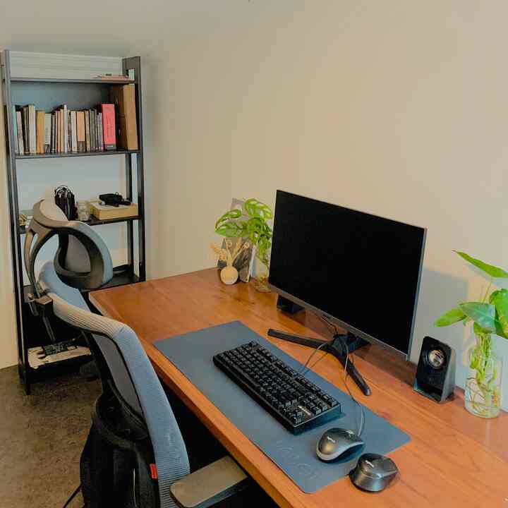 Banyak yang bilang kalo Rumah Moci itu 2 lantai, padahal bukan.

Rumah Moci hanya 1lt, tapi kita kasih tambahan Mezzanine, karna kebetulan kita dapet void dari developer yang hanya di bagian ruang tamu aja, jadi kita maksimalin buat Mezzanine untuk ruang kerja suami.

 #Mezzanin #RuangKerja #MejaKerja #RuanganTerbatas #RuangCompact