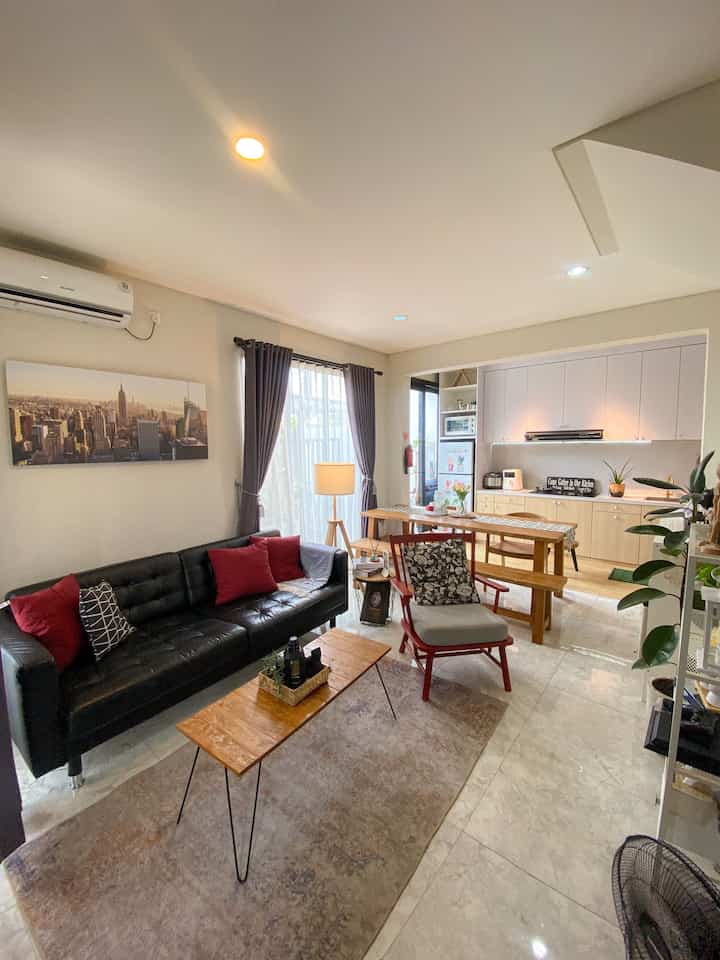 Penerapan konsep open space pada area bangunan terbatas merupakan salah satu konsep yang tepat untuk di gunakan pada rumah kami

Area tanpa sekat pemisah membuat area yang terbatas terasa luas dan mobailitas penghuni sangat mudah

Pemilihan konsep open space merupaka konsep yang tepat untuk di pilih bagi yang ingin memiliki ruang terbatas tapi ingin terasa luas

#sofaminimalis
#lampulantai
#kursiminimalis
#rumahopenspace
#rumahtanpasekat
#segehouse