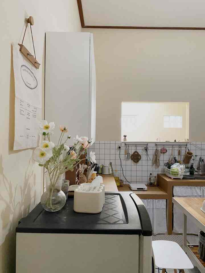 Dapur dan beraneka ragam dekorasinya membuat enak dipandang mata meski dalam keadaan berantakan sekalipun 😉

#inspirasidapur
#dekorasidapur
#kitchenideas
#dapurminimalis
#dapurkorea
#kitchensetminimalis
