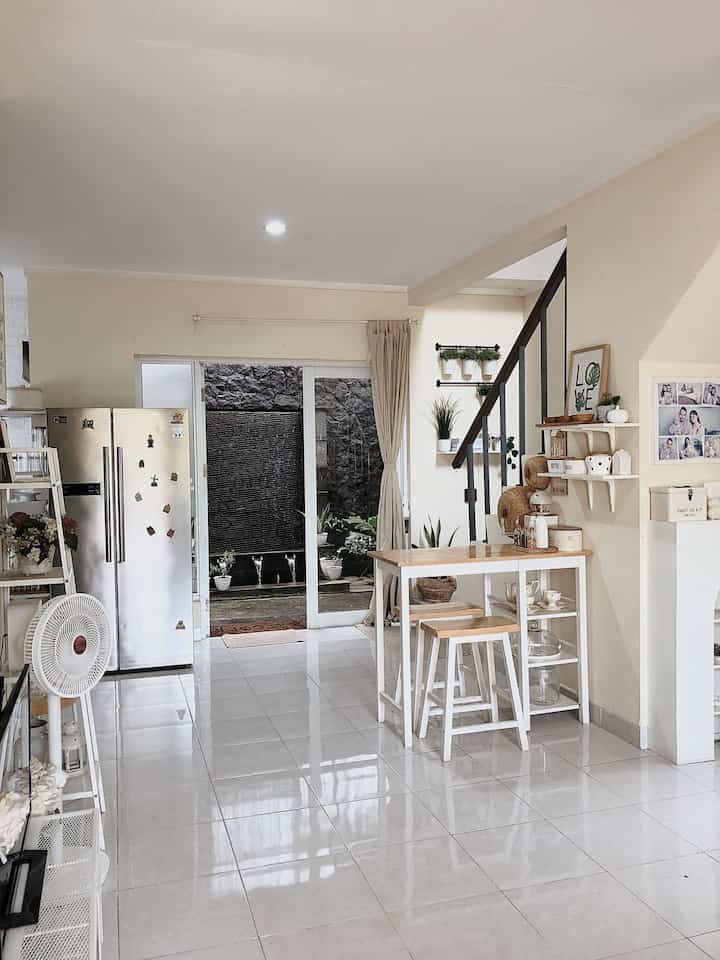 
When the living room and dining room are one, the result is very cozy, especially all the layout of the items from my thoughts, it feels even more satisfying..

#OpenSpaceHouse #RumahTanpaSekat #LivingRoomDiningRoom #CatDulux #MejaMakan #RakAesthetic #TempatButter #TempatKeju #BotolBumbu #TeaPot #TempatBawang #TudungSaji #ChopperManual
#EatingUtensils #PrintilanAesthetic #InspirasiRuangMakan #DinningRoom #DinningRoomAesthetic #DinningRoomScandinavian
#Japandi #Koreanstyle #Scandinavian