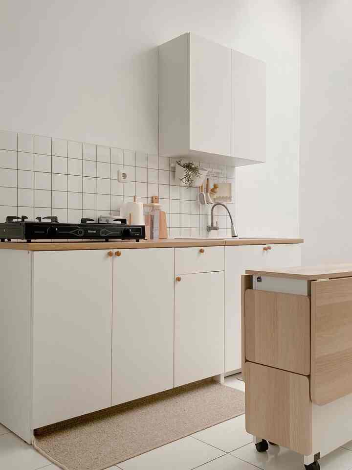 Dapur 2 meter ini ternyata bisa menampung barang sebanyak ini. Dengan kunci memperbanyak storage🥹🫶🏻

Sering susah mengatur bagian bawah sink? produk rak gantung ngebantu banget buat organize kabinet bawah sink.

Khusus untuk perkayuan bisa digantung diatas sink, supaya memudahkan jika dipakai. Tidak lembab juga. Jadi maintenance perawatannya jadi mudah . Smeoga menginspirasi ✨

#dapur #mejamakanlipat #penyimpanan #storage #rakkabinet #dapurikea #dapurminimalis #rekomendasistorage #kitchenorganization #ruangmakanrapi