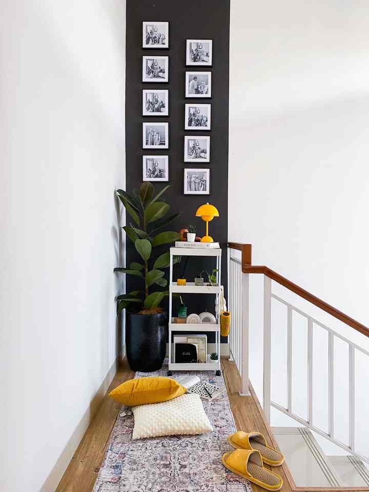 Dinding Hitam Why Not ? ✨

akhirnya make over tipis area hallway dengan mengubah warna cat yang pengerjaannya mudah bisa dilakukan sendiri tanpa jasa tukang

sengaja pilih cat dinding warna hitam untuk mengubah suasana ruangan dan mempertegas dinding di ujung hallway

dipasang photo wall decor supaya dindingnya gak polos, dan untuk kesan makin nyaman lantainya dipasang vinyl

runner rugs yang ukurannya sesuai dengan area hallway membuat area ini terisi sekaligus memberi kesan semakin panjang

dengan sedikit makeover, area hallway yang tadinya gak dilirik jadi lebih menarik ✨

#CatDinding
#CatDindingHitam
#LantaiVinyl
#VinylTACO
#RunnerRugs
#WallDecor
#PhotoWallDecor
#WarnaCatRumah
#RakSusun
#TanamanHias
#TanamanIndoor
#MaterialRenovasi
#MaterialMurah

