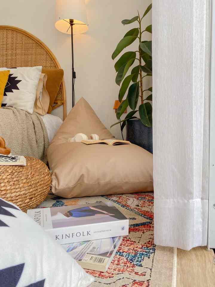 Sudut kamar jadi sudut cozy ter-favorit ✨

dengan bean bag empuk di samping kasur, buku favorit, udara segar dari balkon, dan vibes kamar yang super nyaman, semuanya terasa sempurna

gak perlu jauh-jauh, sanctuary pribadi kaya gini bikin hari-hari lebih tenang 

me time di rumah tuh emang paling juara! ✨

#BeanBag
#Karpet
#KarpetAbstrak
#KarpetMotif
#CozyCorner
#SudutCozy
#ScandBohoStyle