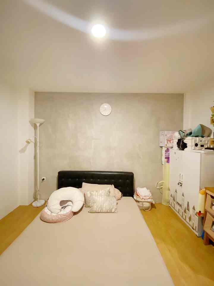 Bertambah satu anggota keluarga yaitu bayi jadi kamar anak semakin rame hehe 🫶 #KasurSpringBed #Dipan #LampuStanding #LemariAnak #DindingAci #LantaiVinyl #KamarBayi #KamarAnak #BedRoomStyling #InspirasiKamar