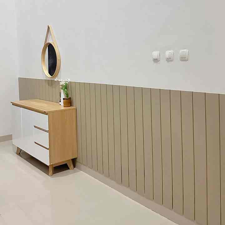 Merubah dinding polos dengan budget 200 ribuan !
Dengan menambahkan wall batten dan merubah sedikit dari warna aslinya, sudutt yang awalnya biasa aja bisa jadi estetik dan bisa jadi spot untuk ngonten 😍
Gambar slide 1 malam hari dan slide terkahir di siang hari. Lebih suka yang mana ?
Simple worth it dan sederhana, temen temen lebih suka pakai wall batten, wall panel atau polosan aja ? 😁


#kabinetikea #catmowilex #wallbatten #catnipponpaint #cerminbulat #mejamakankayujati #granit60x60 #inspirasilivingroom #livingroom #renovasilowbudget