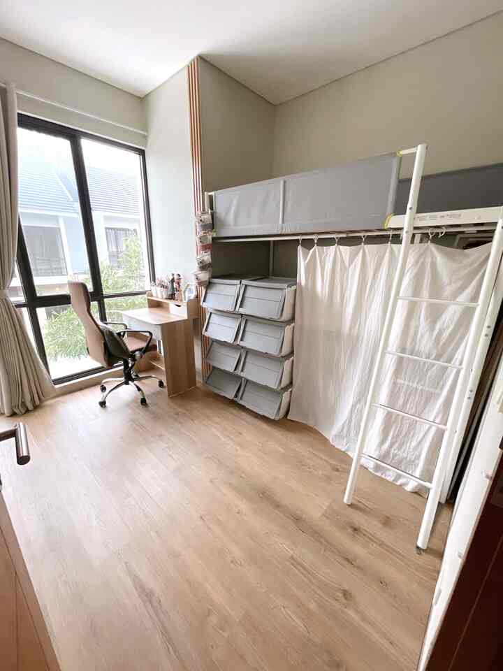 Caraky membuat Kamar Anak menjadi nyaman adalah dengan menggunakan furnitur multifungsi dan memaksimalkan penggunaan storage agar barang tidak berceceran. 

Tapi dari itu semua menurutku yang paling berpengaruh adalah material SPC pada lantai yang membuat ruangan terasa warm and homey

#ranjangtingkat #storagebox #spcfloor #BedroomStyling #InspirasiKamar #KamarAnak
