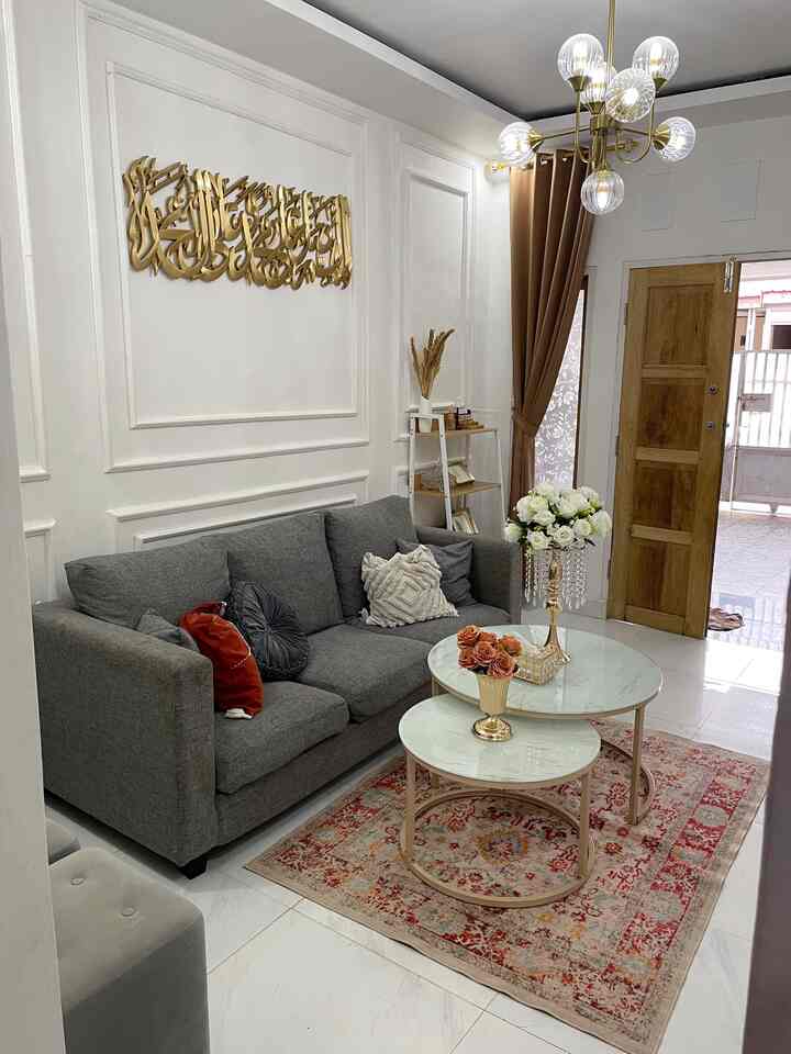 Ruang tamu Uk 3x4 meter dengan dinding wallmoulding dan wallpalel pakai cat putih dan lantai granit ruang tamu simpel dan minimalis 

#ruangtamu #ruangtamuminimalis #ruangtamusederhana #wallmoulding #wallpanel #karpet #decorasi #decorasiruangtamu 