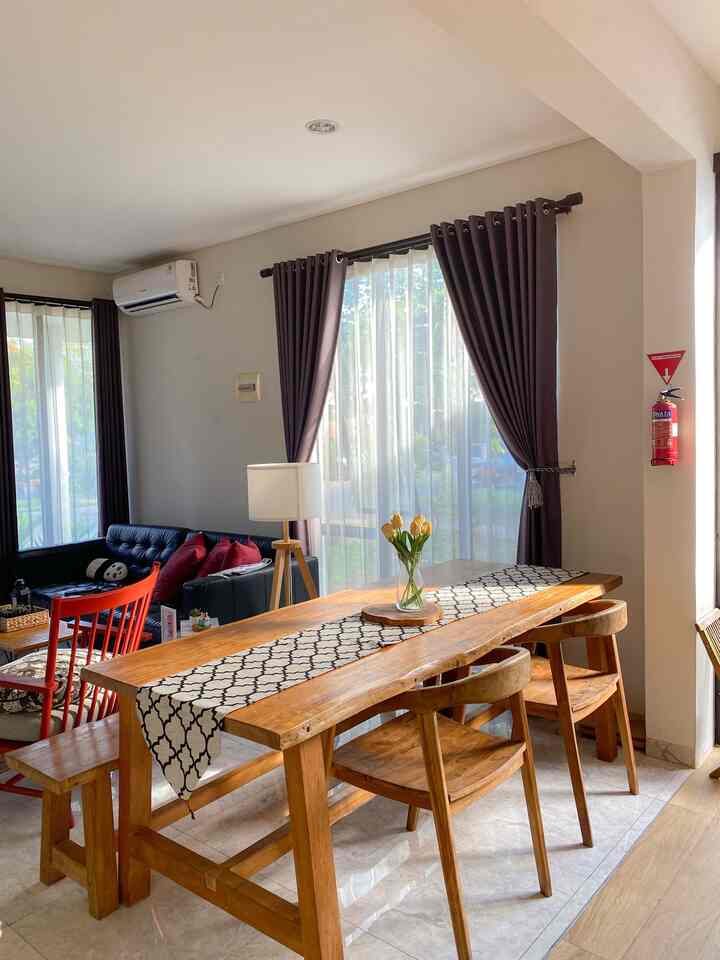 Salah satu konsep open space yanh kami terapkan dirumah adalah area dapur dan meja makan beserta area living room berada dalam satu area tanpa sekat pembatas

Memiliki area terbatas dengan memaximal kan ruang tanpa sekat sangat membantu membuat ruangan / area terasa luas 

Konsep dapur dan area meja makan menyatu dalam satu area sangat cocok di terapkan pada rumah kami agar semua tetap fungsional

#kitchenset
#hpltaco 
#inspirasidapur
#dapuropenspace
#rumahtanpasekat
#segehouse 