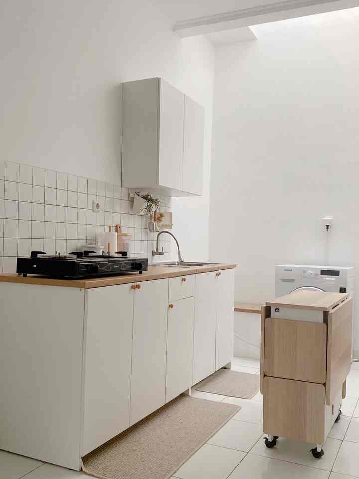Olen Space Vibes
Dapur, ruang makan, area servis jadi satu.
Mungkin ga? Mungkin dong ini buktinya😆

Rumah minimalis tantangan banget buat pemiliknya. Gimana caranya area minimalis jadi dibuat semaksimal mungkin. Semoga menginspirasi✨

#dapuropenspace #rumahtanpasekat #kitchenset #ikeakitchen #mejamakanlipat #mejakan #mesincucisamsung #komporrinai #fejka #kitchensetminimalis #rumahminimalis