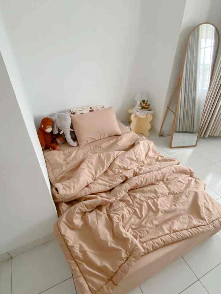 Spill isi kamar anak
Kamar ini hanya berisi beberapa furniture, furniture ygvadapun sudutnya tumpul supaya aman untuk anak.

Semoga menginspirasi yaaa🙌🏻

#kamartidur #kamartiduranak #kamartidurinspirasi #bedroom #bedroominspiration #kidsbedroom #inspirasikamar #inspirasikamartidur #inspirasiruangananak #kasurzinus #kamarminimalis #kamar #kamarbermain 