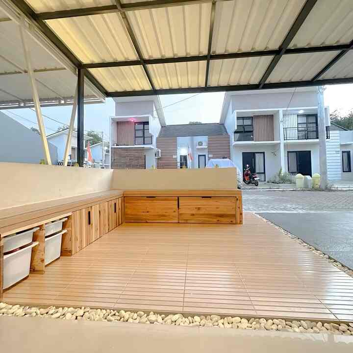 Tempat bertamu versi kami itu diteras, alasannya ? 
✅ menjaga privasi anggota keluarga
✅ ga gerah
✅ lebih nyaman 

Kalau kalian lebih suka dimana ? Indoor atau outdoor ?

#keramikteras #trofastikea #catdinding #cateskterior #keramikcarpot #penutuplistrik #ketapang #kaktuskoboi #calathea #kursiteras #mejatamu #potrotan #terasminimalis #ruangtamuoutdoor