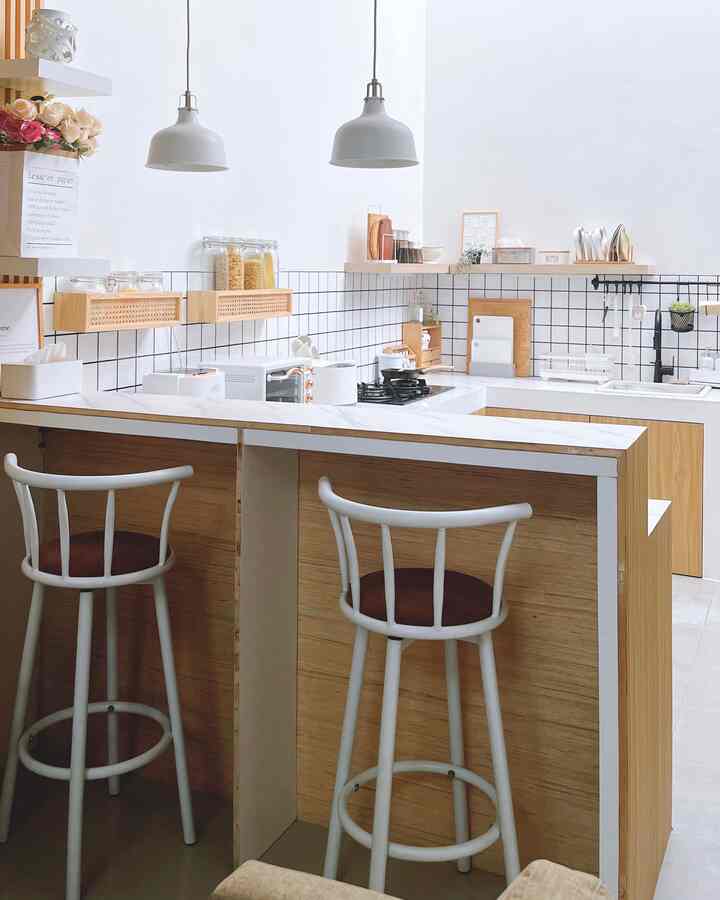 Kitchen & dining

Karna rumapertama ini konsepnya open space jadi area dining & kitchen menyatu tanpa sekat agar ruangan yang terbatas tetap terlihat lebih luas dan fungsional…

#KursiBar #LampuGantung #WarnaCatRumah #Wallpaper #Wallpanel #DapurOpenSpace #RumahTanpaSekat