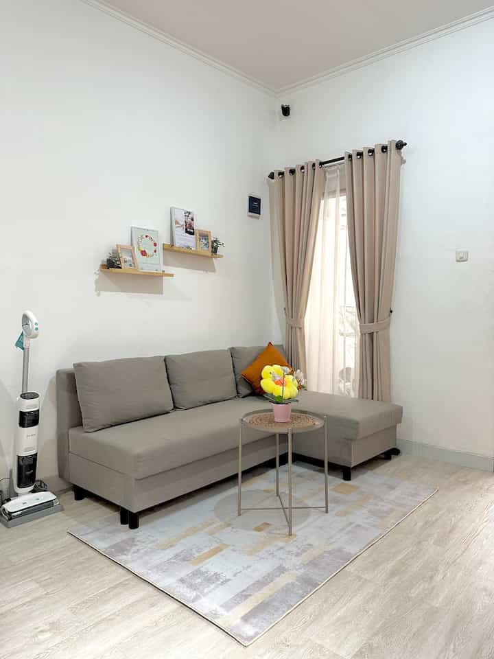 Ruang Tamu Minimalis



#vinyllantai
#sofabed
#gordenlinen
#ruangtamu
#karpet
#catdinding
#bingkai
