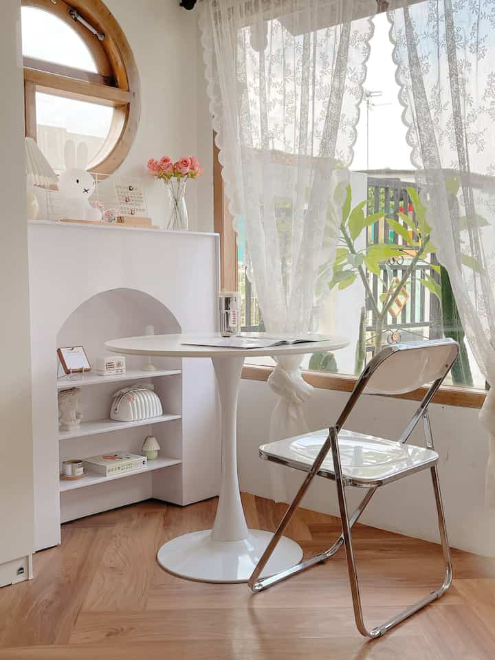 Bersantai sore 

Disini tuh cocok banget buat menikmati terang sore seperti hari ini sambil ngopi baca majalah dan lain-lain… coba kalian sebutin tempat atau ruangan dirumahmu yang enak buat menghabiskan waktu sore hari … 

#catrumah
#warnacatrumah
#minimalis 
#koreanhouse
#ruangsantai
#koreanstyle
#lantaivynil
#roomdecore
#homedecore