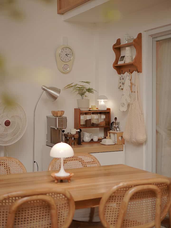 aesthetic Coffee Corner
sudut mini ini letaknya dekat meja makan.
dengan dekorasi dominan kayu..


#coffeecorner
#inspirasirumah
#koreanstyle
#japandistyle
#tempatngopi 