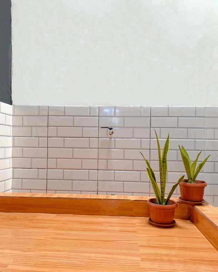karna area rumah ini terbatas, jadi kami buat 
Area laundry room ini  menyatu dengan area tempat wudhu.

#keramikdinding #catdinding #laundryroom #tempatwudhu #inspirasilaundryroom #inspirasitempatwudhu #rumahminimalis