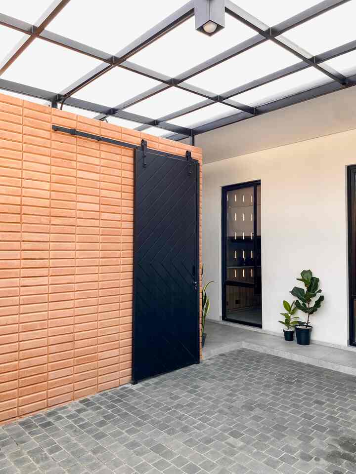 Inspirasi Pintu Geser Minimalis

Ini adalah pintu geser service room. Terinspirasi dari pinterest. Terbuat dari kayu kamper samarinda berukuran 90 x 240 cm.
Pintu geser ini menjadi solusi tepat untuk ruang sempit ini. Sehingga ketika dibuka, tidak mengurangi space di dalam ruangan.

#InspirasiPintuMinimalis #PintuGeser #MaterialPintu #MaterialDinding #RumahMinimalis #RumahIndustrial #RumahJapandi