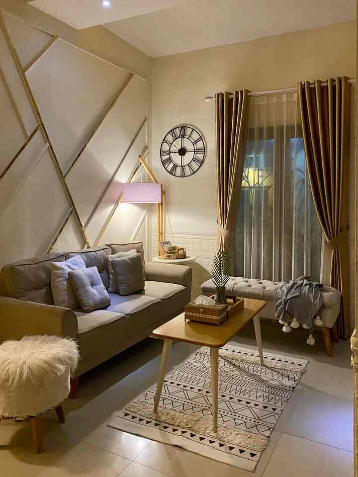 Livingroom night vibes
Tau gak menambahkan lampu pojok di area rumah tamu, bikin ruang tamu kita suasananya lebih warm dan tenang

#ruanganterbatas #livingroommungil #nightvibe #stool #blankettassel #karpetbohemian #bench  #kaplampu #nampanmakanan