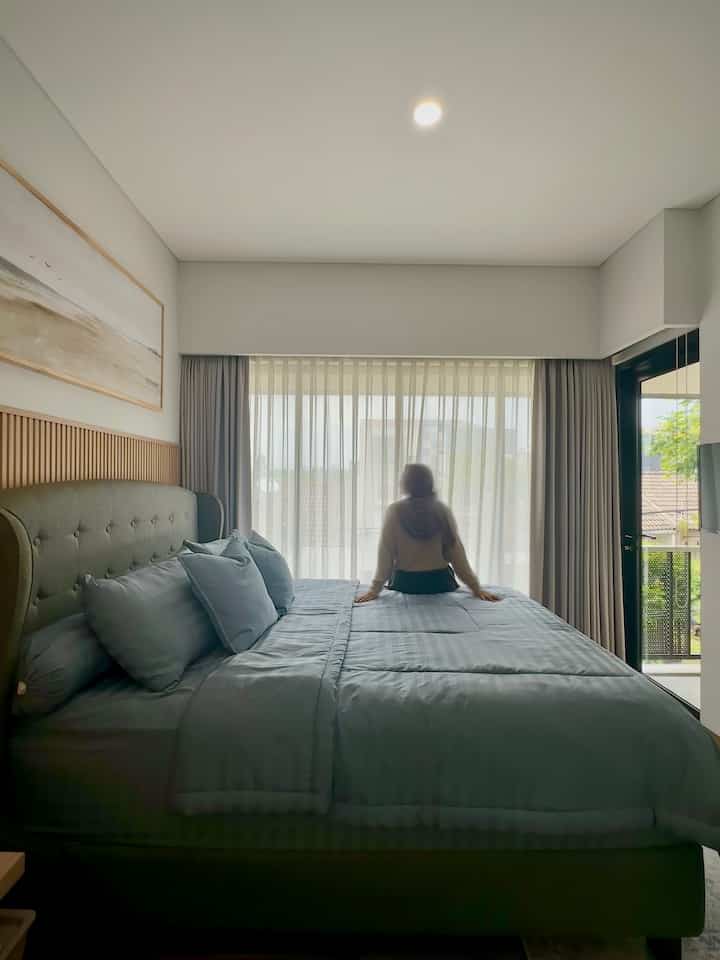 Bikin kamar 3x4 jadi nyaman 🤎
Walaupun kamar 3x4 bisa jadia senyaman ini, caranya tentuin dulu tema ruangan supaya tidak warnanya tidak campur aduk jadi terkesan sempit. Kedua, pilih furniture yang compat supaya hemat ruang. Ketiga, yang paling penting usahakan gunakan jendela besar sehingga cahaya banyak masuk memberi ilusi kesan luas.

#bedroominspo
#homeinspiration
#kamartidurmungil
#kamartidurutama
#kamartidurnyaman
#bedroom
#smallbedroom
#inspirasirumah
#modernindustrial