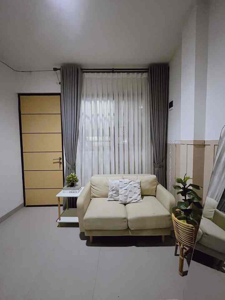 Ini living room kami saat malam hari 🤎


#rumahopenspace #rumahtanpasekat #ruangtamu #ruangtamiminimalist #cat #nightvibe #warnacatrumah #sofaminimalist