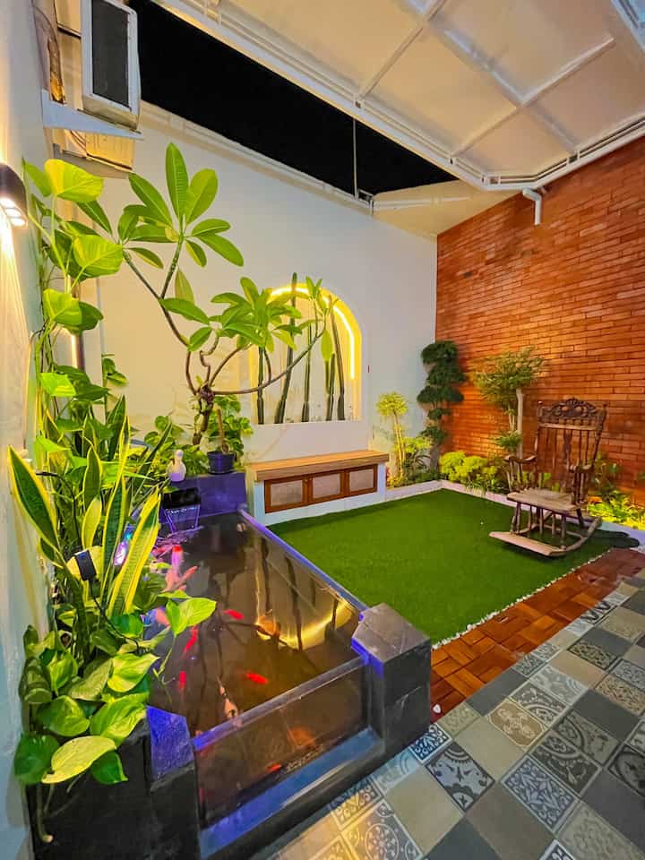 Memanfaat lahan untuk dijadikan Taman, menambah kesejukan dan keasrian rumah🥰

#tamanbelakang #garden #rumputsintetis #parkitkayu #rotan #batualam #batatempel #nightvibe #kolamikankoi 