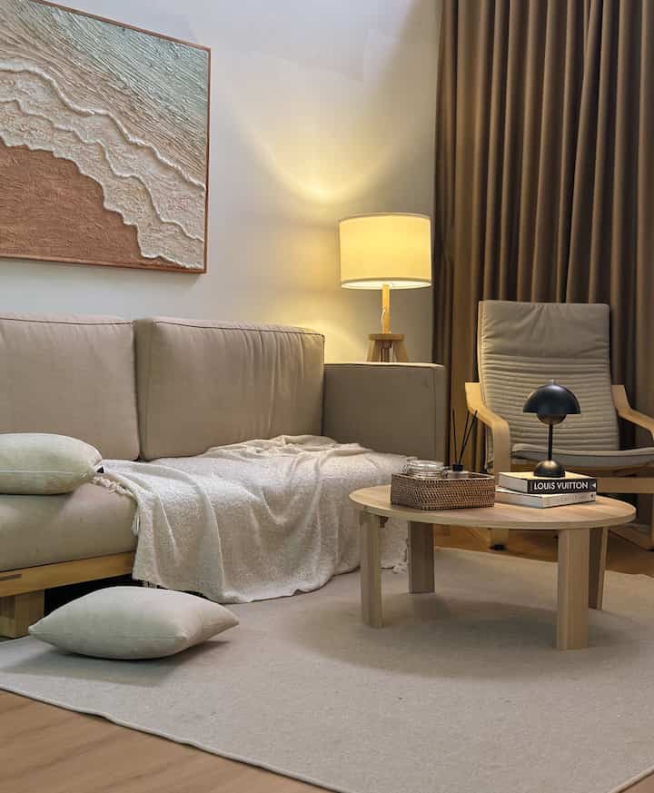 suasana malam di ruang tamu

#RuangTamu
#NightVibes
#SofaJati
#TableLamp
#KarpetRuangTamu
#KursiSantai
#CushionCover
#StandingLamp
#VinylFlooring
#CofeeTable
#RumahOpenSpace
#RumahTanpaSekat
#NightVibe