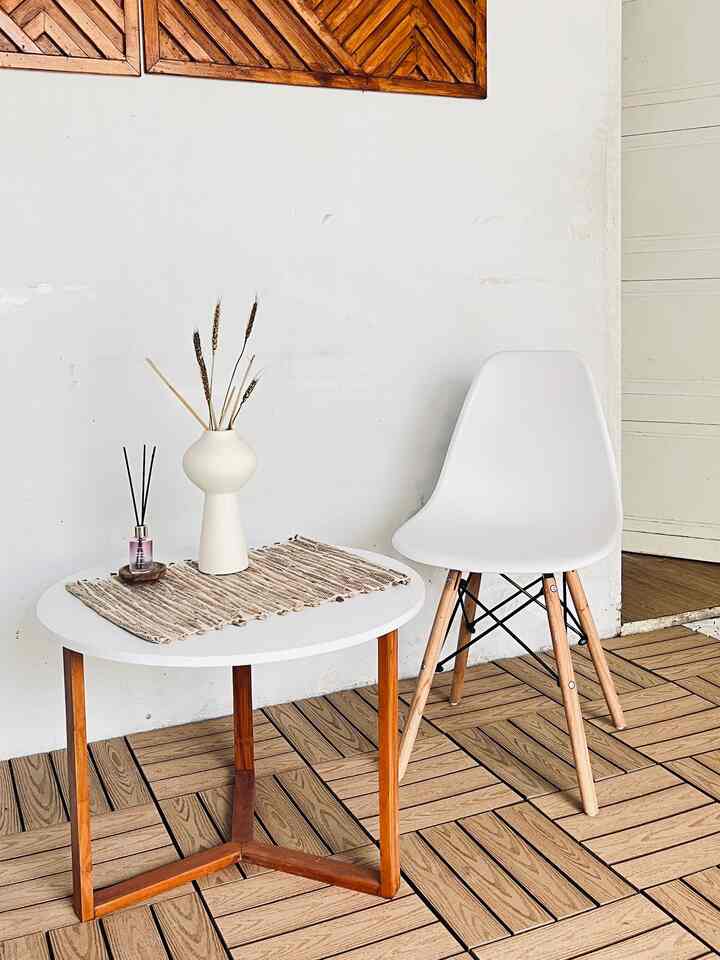 Beraneka ragam bentuk meja dirumahku.
Dari segi desain yg unik dan minimalist.

Bisa jadi rekomendasi pemilihan meja rumah minimalist kalian 🫶🏻

#Meja #MejaRuangTamu #MejaMinimalist #CatRumah #InteriorRumah #DesainRumahMunimalist #TerasMinimalist # #RumahMungil #JenisMeja