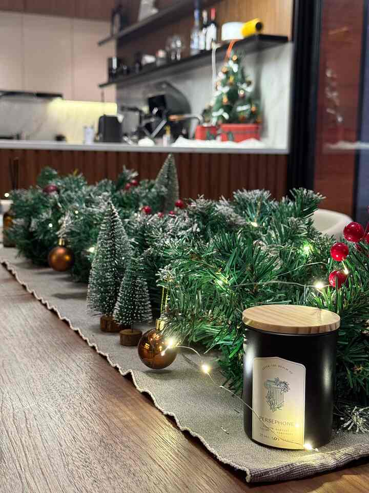 Merry Christmas semuanya 🎄

Berikut adalah inspo Chrismas Decor by Jean House, hope you like it! 



#ChristmasHomeDecor #ChristmasVibe
#ChristmasDecorInspo #HiasanRumahNatal
#NatalDiRumah #christmasgarland #christmastree #scentedcandle #tablerunner #dishdryer