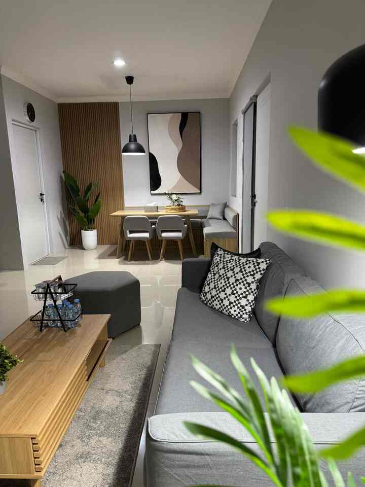 Open Space Living Room Night Vibes
Small But Fungsional
Dengan design meja makan seperti di cafe membuat moment kumpul keluarga menjadi lebih seru
#rumahopenspace
#rumahtanpasekat
#nightvibe
#sofaminimalis
#mejatamu
#tanamanartificial