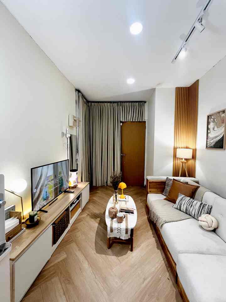 Our Lil House - Living Room Night Vibe

Ini ruang keluarga open space dirumah kami versi malam hari. Suasananya cozy, warm dan hangat karena ambience ruangan yang baik dari accent lighting yang di terapkan. Semoga bisa menjadi inspirasi ya!💛

#rumahopenspace #rumahtanpasekat #nightvibe #livingroom #designinterior #lighting #accentlighting