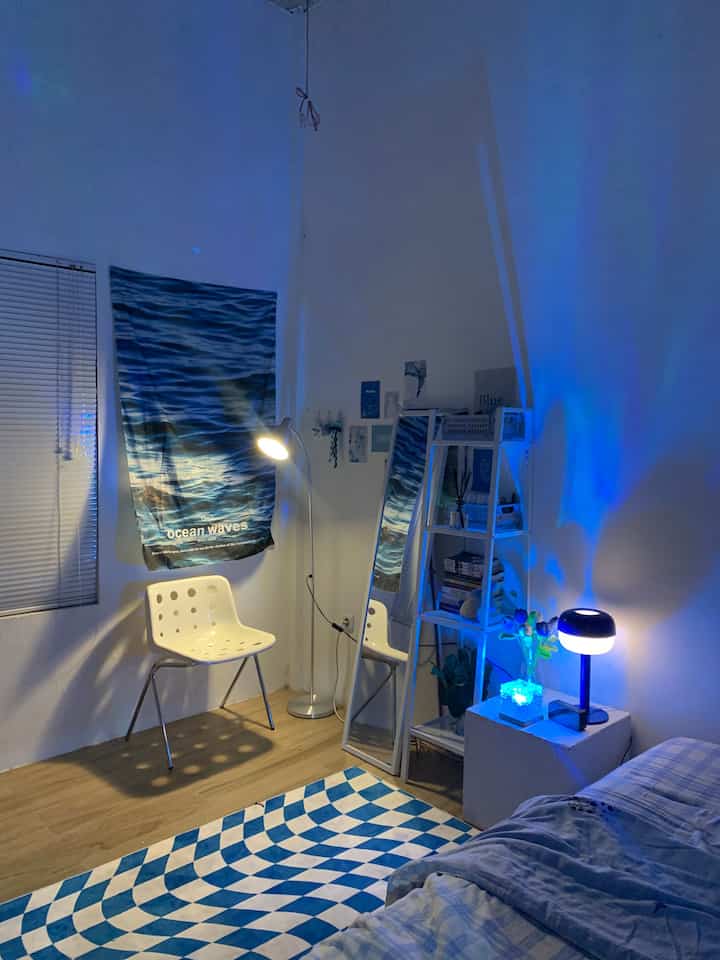 夜の雰囲気
夜の部屋の雰囲気もとてもいい感じです
#寝具セット #lamputidur #standinglamp #kursiestetik #rakikea #standingmirror
#限定された部屋 #kamarmungil #nightvibes