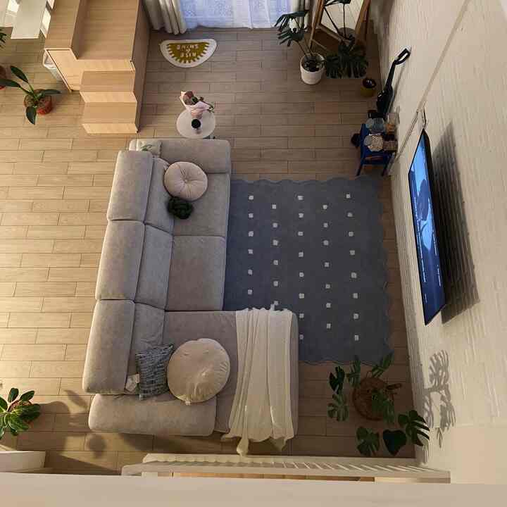 Living room of #RumahSeupil in a #NightVibe 🌜🛋️

Titik pencahayaannya masih perlu diatur lagi kayaknya ya? Karena masih kurang dramatis 😂 tapi, overall aku nyaman sih begini. Tone lampu yang dipakai warm white jadi agak remang-remang gitu, sopan banget ke mata. Ga yang bikin silauuu~

#RumahOpenSpace #RumahTanpaSekat #SofaRuangTamu #SofaL #SofaMinimalis #RuangTamu #RumahMinimalis
