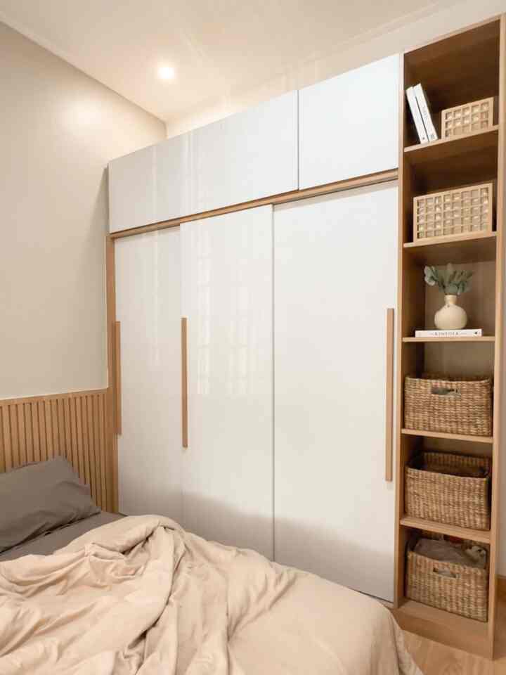 Kamar tidur 3x3,5 meter persegi dengan gaya Jepang

#StylingBedroom
#Bedroom
#BedroomDecoration
#CatDinding
#VinylFlooring
#IkeaPoang
#BeddingSet

